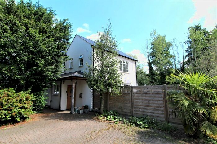 3 Bedroom Semi-Detached House To Rent In Two Waters Road, Hemel Hempstead, Hertfordshire, HP3