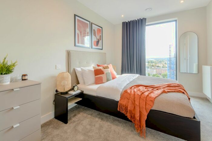 3 Bedroom Flat To Rent In Lionel Road South, Brentford, TW8