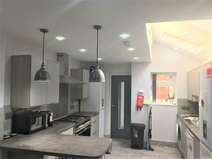 6 Bedroom Semi-Detached House To Rent In Dawlish Road, Selly Oak, Birmingham, B29