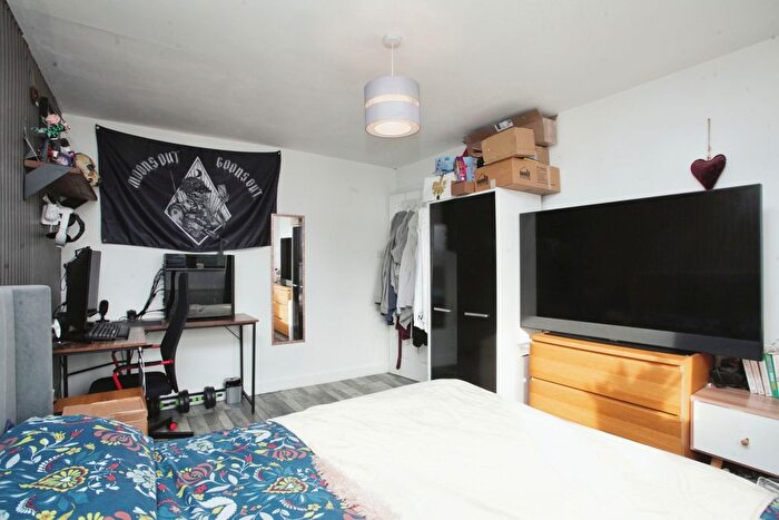 3 Bedroom Terraced House For Sale In Hilton Avenue, Nuneaton, Warwickshire, CV10
