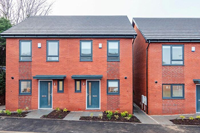 2 Bedroom House To Rent In Sampson Close, Salford, M6