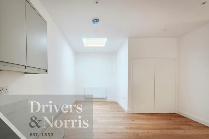 2 Bedroom Apartment To Rent In Hornsey Road, Finsbury Park, London, N19