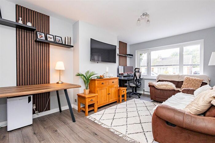 3 Bedroom Semi-Detached House For Sale In St. Annes Road, Leyland, PR25