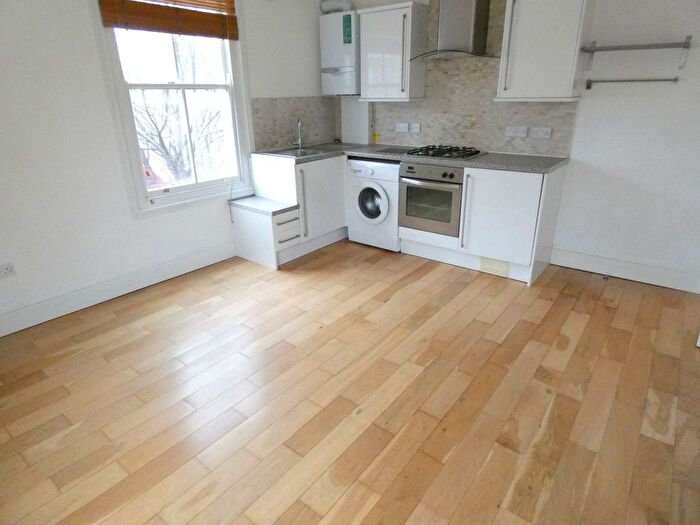 1 Bedroom Flat To Rent In Hewlett Road, Bow, E3