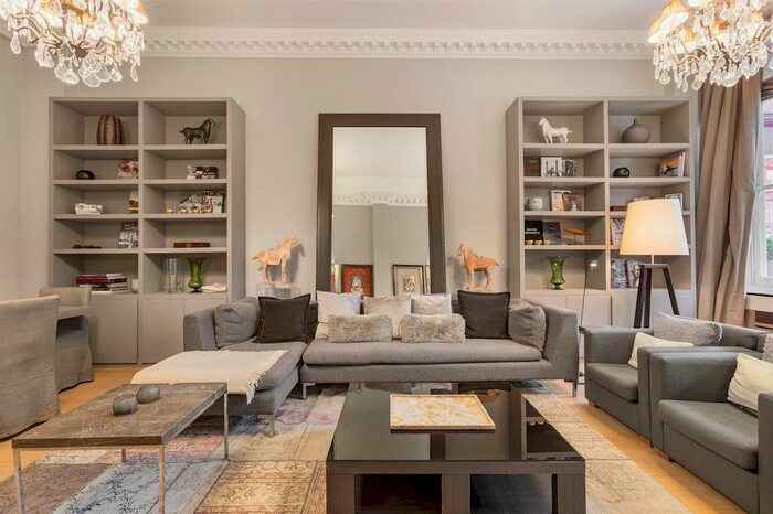 3 Bedroom Flat To Rent In Cadogan Square, London, SW1X