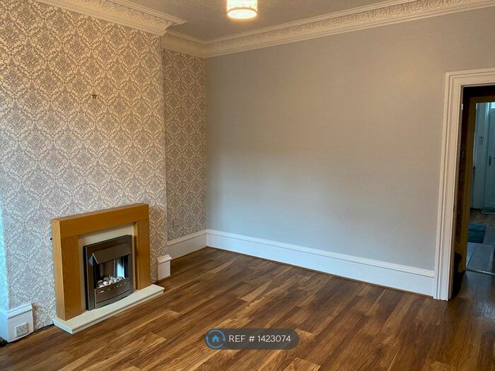 3 Bedroom Terraced House To Rent In Booth Street, Cleckheaton, BD19