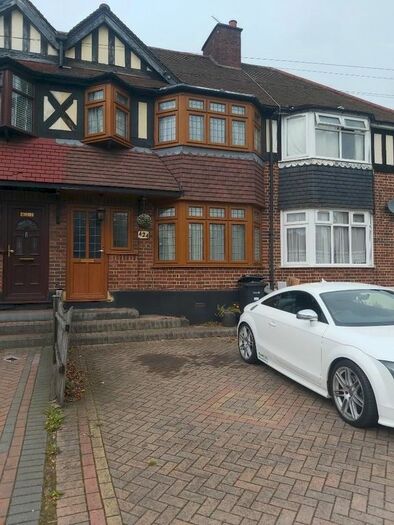 3 Bedroom Terraced House To Rent In Chigwell Road, Woodford Green, Essex, IG8