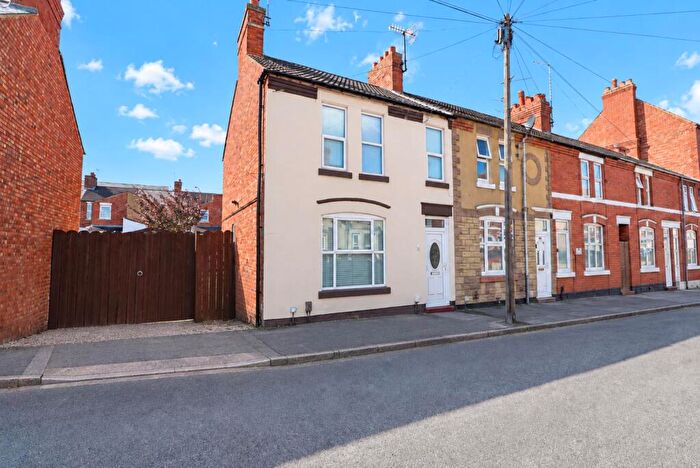 3 Bedroom End Of Terrace House For Sale In Sartoris Road, Rushden, Northamptonshire, NN10