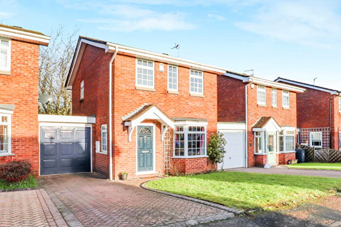 3 Bedroom Link Detached House For Sale In Eliot Close, Warwick, CV34