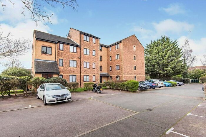 1 Bedroom Flat To Rent In Burket Close, Southall, Middlesex, UB2