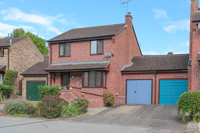 3 Bedroom Detached House For Sale In Foscote Rise, Banbury, OX16