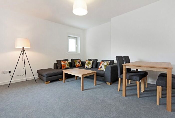 3 Bedroom Flat To Rent In Canongate, Edinburgh, EH8