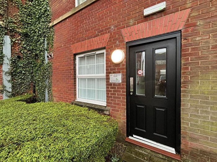 2 Bedroom Flat To Rent In Lambwath Hall Court, Bransholme, Hull, HU7