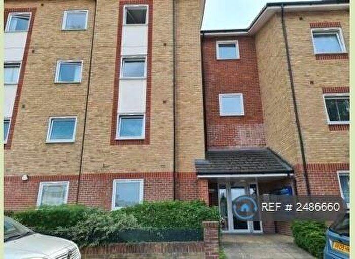 2 Bedroom Flat To Rent In Vespasian Court, Southampton, SO18