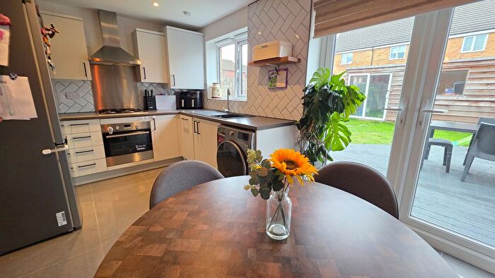 3 Bedroom End Of Terrace House For Sale In Brocklebank Way, Holdingham, NG34