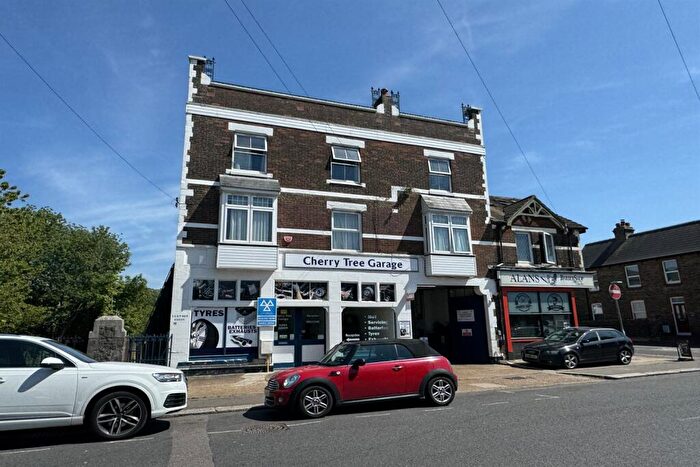 2 Bedroom Flat To Rent In Ventnor House, Dover, CT16