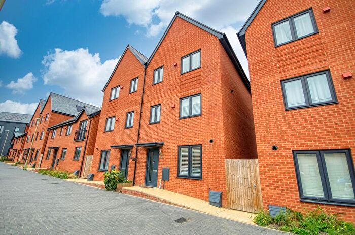 3 Bedroom Town House For Sale In Whiteley Way, Curbridge, Hampshire, SO30