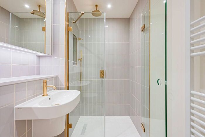 2 Bedroom Flat To Rent In Selbourne Road, Walthamstow, E17