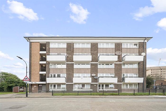 2 Bedroom Flat To Rent In Gibbs Green, West Kensington, London, W14