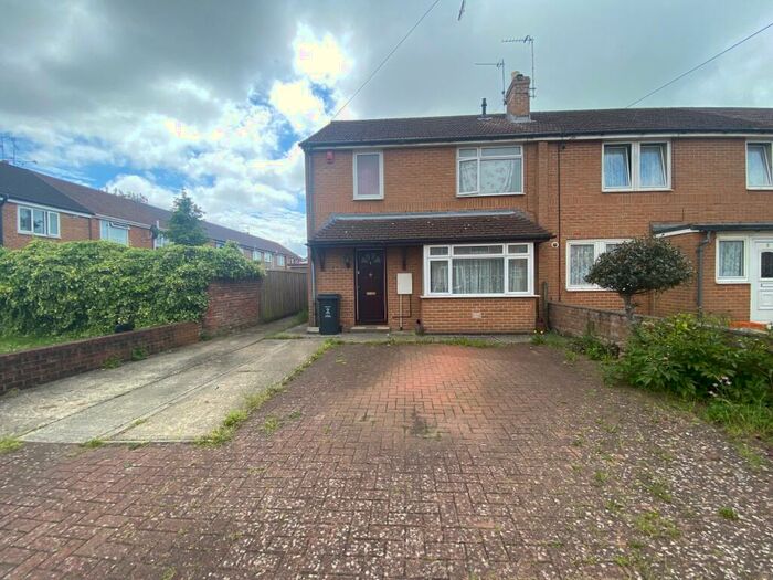 3 Bedroom Flat To Rent In Swindon, SN3