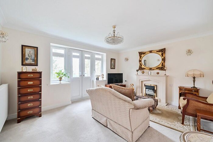 2 Bedroom Retirement Property For Sale In Lindsay Road, Poole, BH13