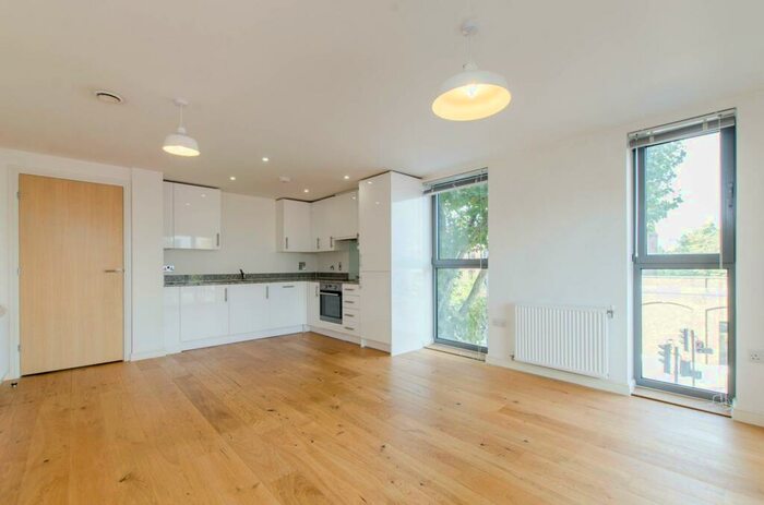2 Bedroom Flat To Rent In Fulneck Place, , Stepney, London, E1