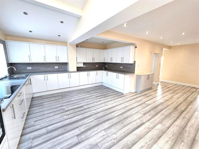 4 Bedroom Semi-Detached Bungalow To Rent In Manley Crescent, Westhoughton, BL5