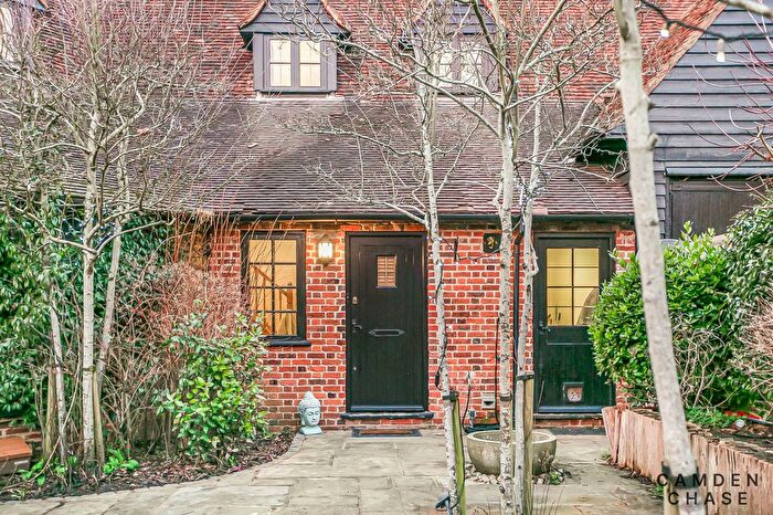 5 Bedroom Detached House For Sale In Church Farm Way, Aldenham, WD25