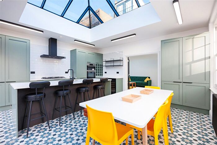 4 Bedroom End Terrace House For Sale In Munster Road, London, SW6