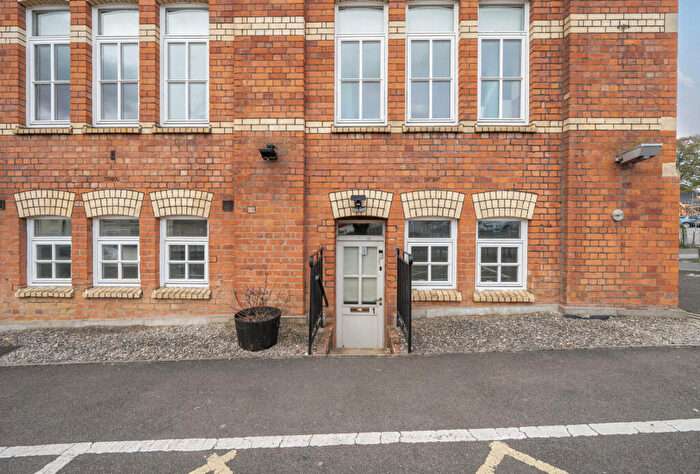 2 Bedroom Apartment For Sale In Cheapside, Stroud, Gloucestershire, GL5