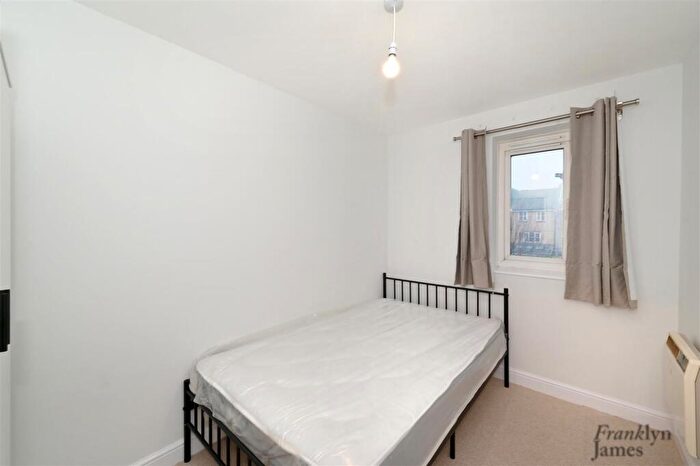 2 Bedroom Apartment To Rent In Ferguson Close, London, E14