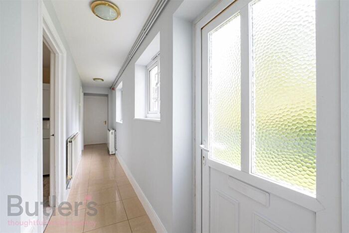 2 Bedroom Flat To Rent In Roughets Lane, Bletchingley, Redhill, RH1