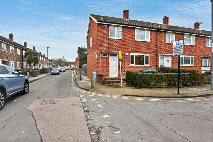 3 Bedroom End Of Terrace House For Sale In Luffield Road, Abbey Wood, London, SE2