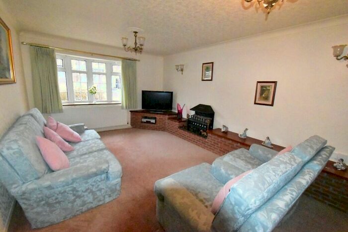 2 Bedroom Detached Bungalow For Sale In Henry Street, Redhill, Nottingham, Nottinghamshire, NG5