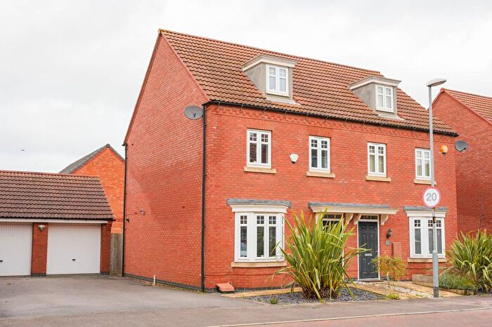 3 Bedroom Semi-Detached House For Sale In Angell Drive, Market Harborough, LE16