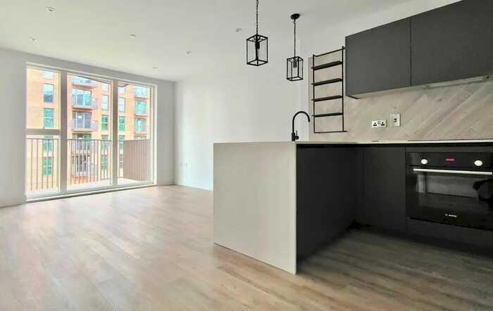 2 Bedroom Flat To Rent In Memorial Avenue, Slough, SL1