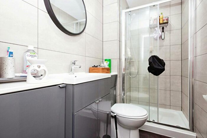 1 Bedroom Apartment For Sale In Chester Road, Old Trafford, Manchester, M16
