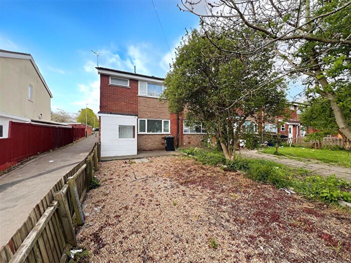 3 Bedroom End Of Terrace House For Sale In Woodgreen Walk, Leicester, LE4