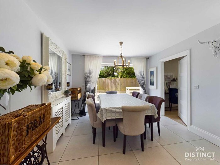 4 Bedroom Detached House For Sale In Heath Lane, Bladon, Woodstock, Oxfordshire, OX20