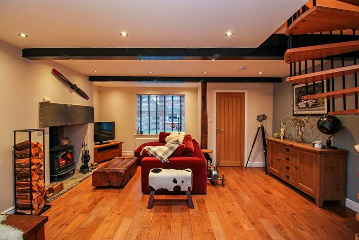 3 Bedroom Cottage For Sale In Blacker Lane, Netherton, Wakefield, WF4