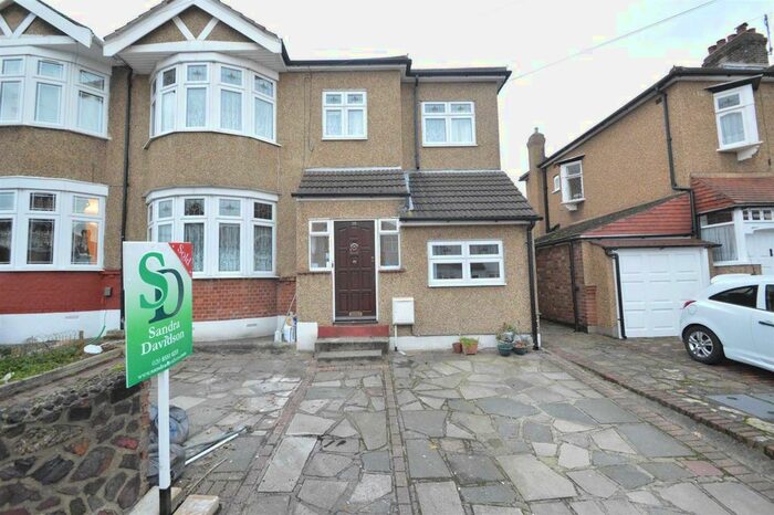 4 Bedroom End Of Terrace House To Rent In Bergholt Avenue, Ilford, IG4