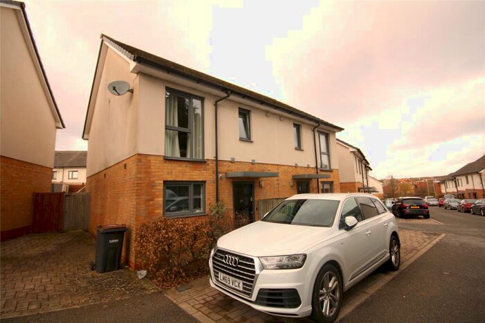 3 Bedroom Semi-Detached House To Rent In Someries Hill, Luton, Bedfordshire, LU2