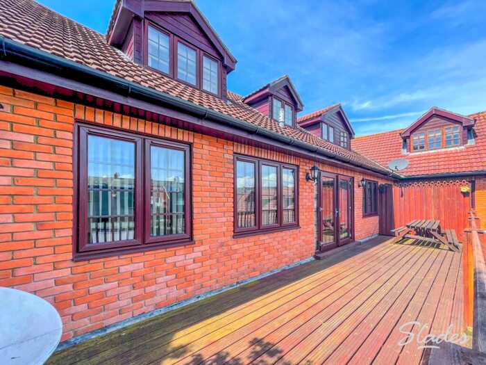 3 Bedroom Town House To Rent In Carbery Lane, Southbourne, Bournemouth, BH6