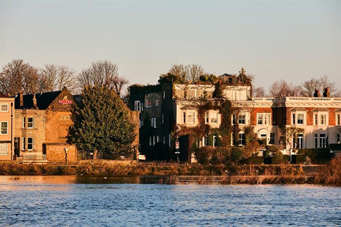 5 Bedroom Maisonette To Rent In Heron House, Chiswick Mall, W4