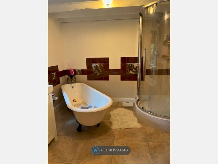 4 Bedroom Bungalow To Rent In The Cottage, Chertsey, KT16