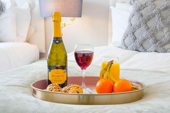 5 Bedroom House To Rent In Garner Close, Northampton, Northamptonshire, NN5