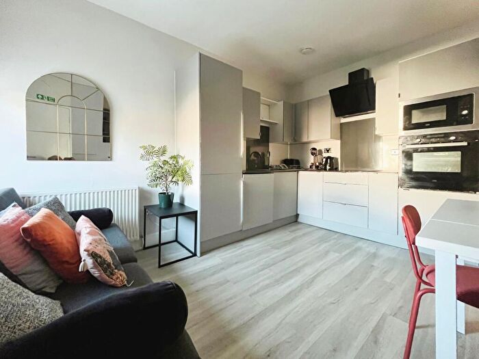 2 Bedroom Flat To Rent In Treharris Street, Cardiff, CF24