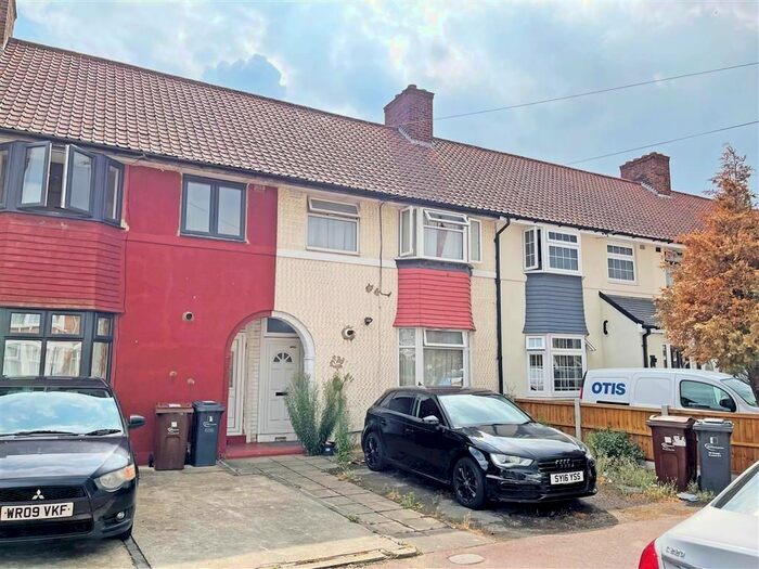 4 Bedroom Terraced House To Rent In Dunkeld Road, Becontree, Dagenham, RM8