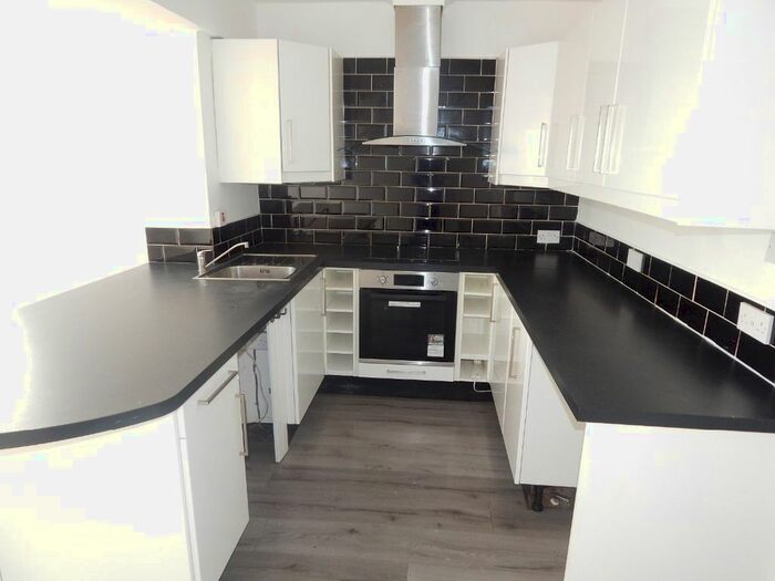 3 Bedroom Semi-Detached House To Rent In Leeds Road, Heckmondwike, WF16