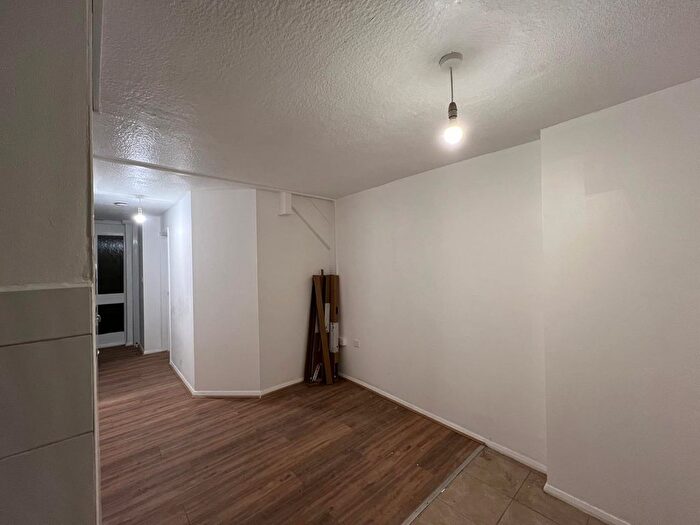 1 Bedroom Flat To Rent In Edmeston Close, London, E9